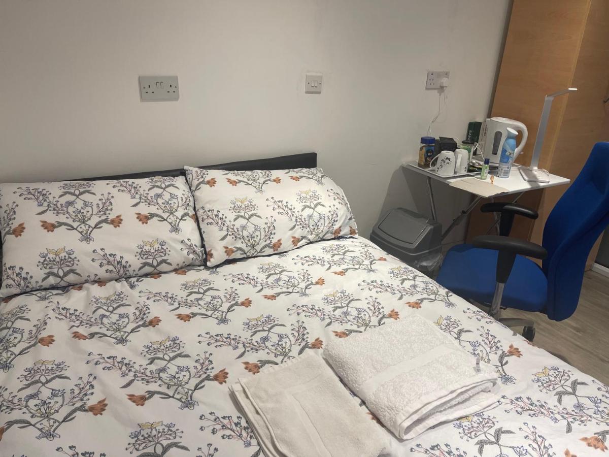 North Avenue Guest House Ltd, Heathrow Airport-Free Parking Hayes  Eksteriør billede