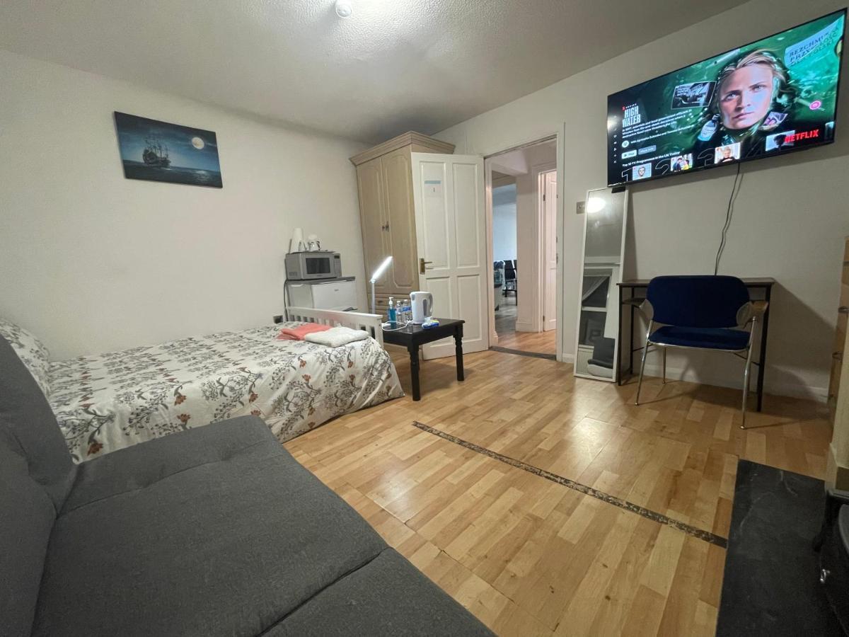 North Avenue Guest House Ltd, Heathrow Airport-Free Parking Hayes  Eksteriør billede