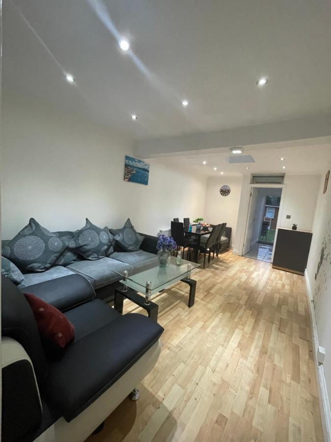 North Avenue Guest House Ltd, Heathrow Airport-Free Parking Hayes  Eksteriør billede
